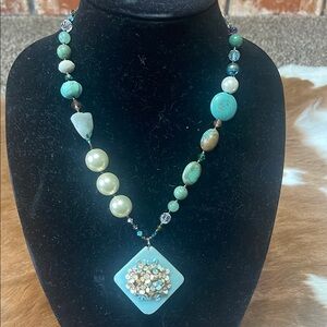 Elegant Turquoise and Pearl Necklace